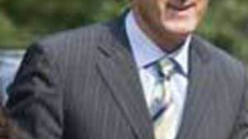 وزير ييستقيل بسبب نسيانه ملفات سرية عند صديقته