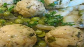 طاجين البسباس بالدجاج