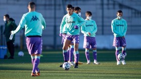 ماندي دون عناءٍ وبن خماسة بِشقّ الأنفس