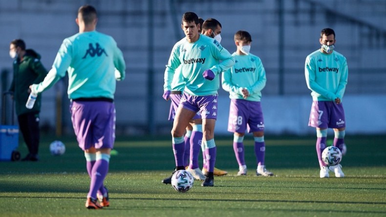 ماندي دون عناءٍ وبن خماسة بِشقّ الأنفس