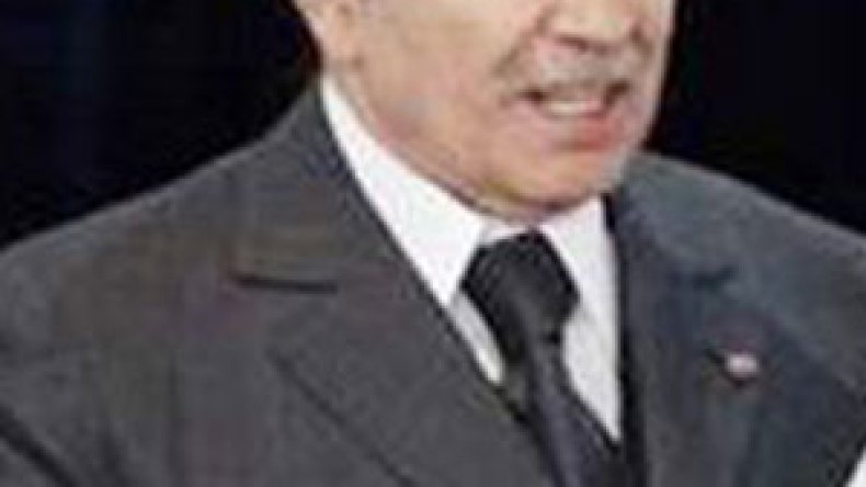 “عاصمة الثقافة العربية” ترجح فوز بوتفليقة بوسام الأكاديمية