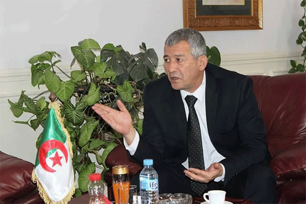 Bettache change de couleur politique