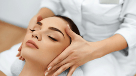 أحدث طرق التقشير والتنظيف العميق للبشرة “le peeling”