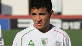 ليون يريد خطف بزاز الصغير