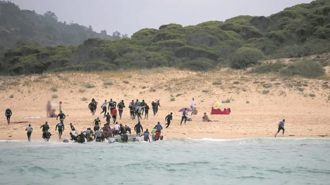 فرنسا تغلق 15 منفذا بريا مع اسبانيا لوقف تدفق الحراقة الجزائريين