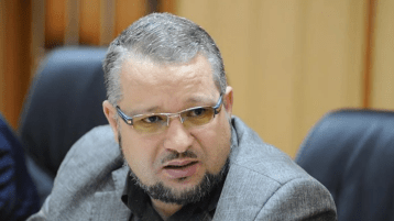 معارضة بـ”الشتائم”!