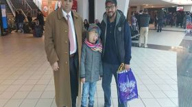 الطفل “أمين بن حدة” يصل إلى فرنسا لإجراء عملية جراحية