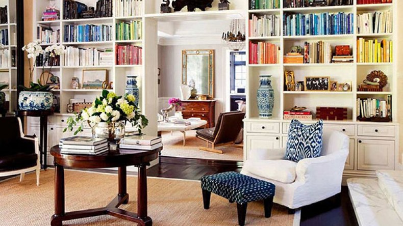 مكتبة منزلك تحفة جمالية وقبلة علمية