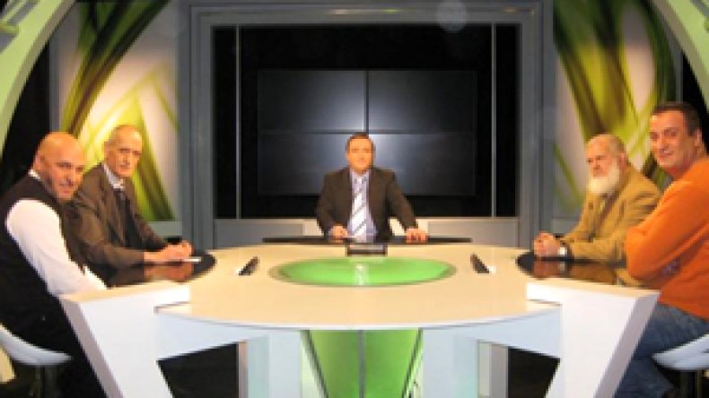 بدون تنازل في عددها التاسع: وقفة عند‭ ‬الإحتراف‭ ‬في‭ ‬موسمه‭ ‬الثاني‭ ‬وحقيقة‭ ‬تكوين‭ ‬المدربين