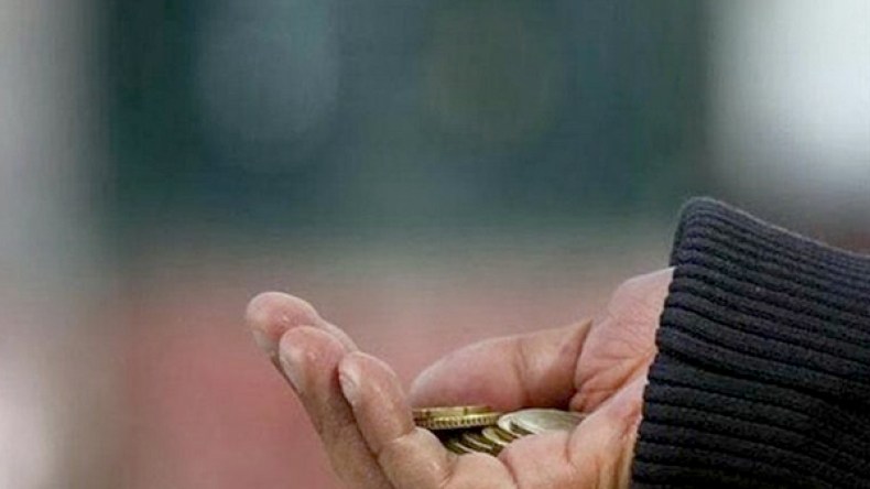 متسولون يدعون أنهم طلبة بحاجة لطبع المذكرات لإستعطاف المحسنين