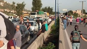 غاضبون يغلقون طريق بجاية – سطيف ويعذبون مستعمليه