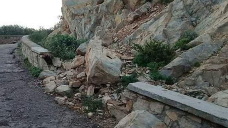 الهزة رقم 38 تضرب بجاية وانهيار صخري يقطع الطريق