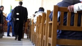 السجن لعصابة سطت على 15 محلا تجاريا