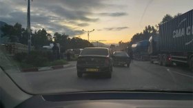احتجاج بغلق الطريق عقب إدانة قتلة الشاب عيسى زبير ببجاية