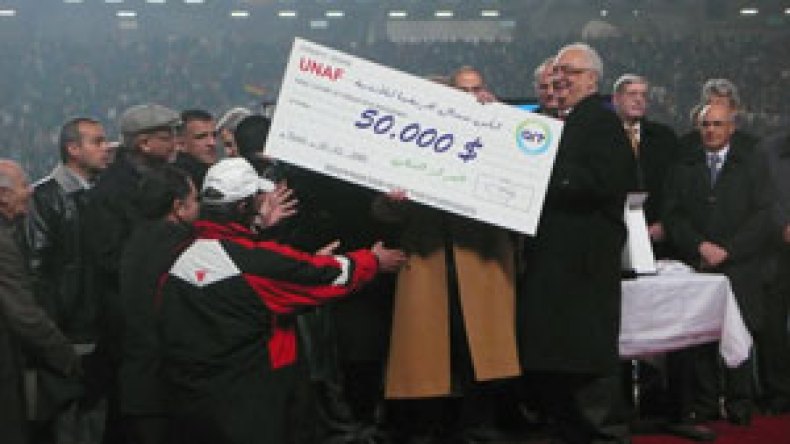 الشبيبة تنهزم بشرف وتكتفي بـ50 ألف دولار