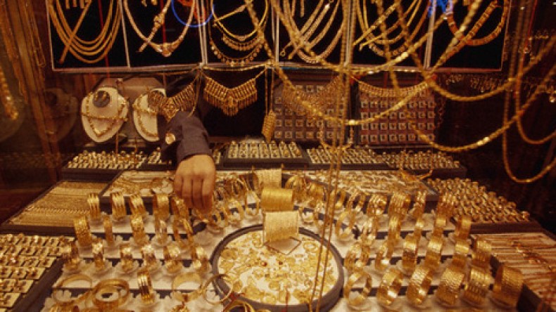 محلاَّت‮ ‬المجوهرات‮ ‬تشكو‮ ‬كثافة‮ “‬الغارات‮” ‬النسائية‭!‬