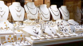 الجزائر تواصل تجميد استيراد الذهب الإيطالي