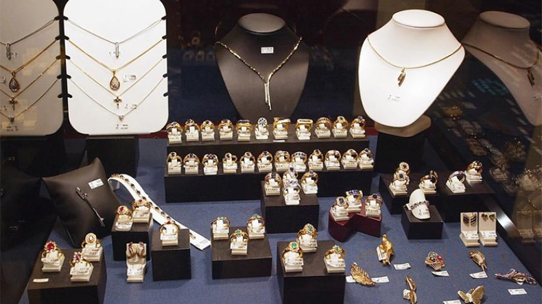 التماس 20 سنة سجنًا لتاجر مجوهرات بالعاصمة!