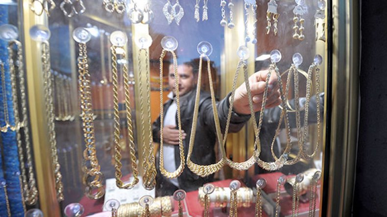 عسكري ضمن عصابة مسلحة سرقت محل مجوهرات بمستغانم