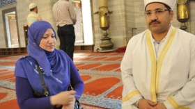 يحزننا دخول سائحات عاريات إلى مساجدنا لكننا سنضع حدا للظاهرة