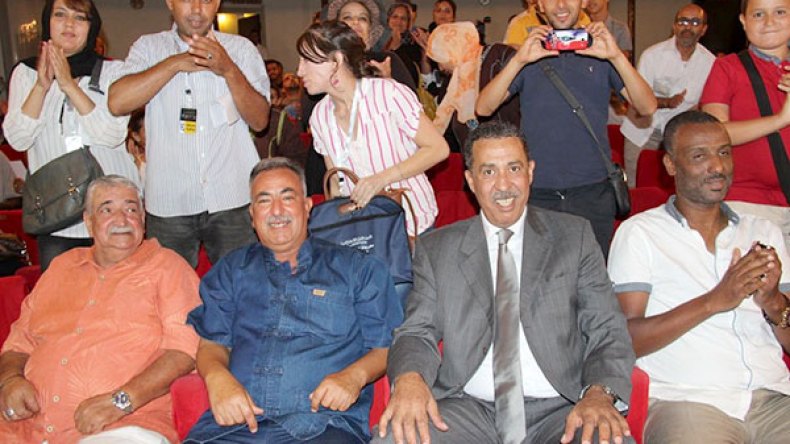 مصطفى يعلن إعادة بعث فرقة “بلا حدود”