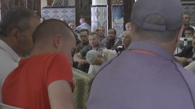 “الأحمدية” فرضت على أتباعها “الزكاة” شهريا و”حلـّلت” الخمر والخنزير!