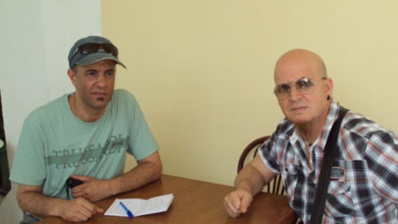 الشاب بلال  للشروق:القذافي يضحكني والشعوب العربية في حاجة الى من يثور ضدها