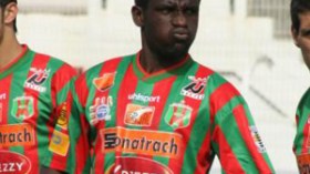 بينيي يشتكي زملاءه لدى عمروس