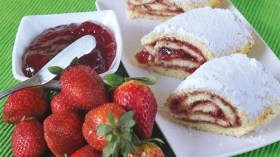 بسكوي رولي بمربى الفراولة