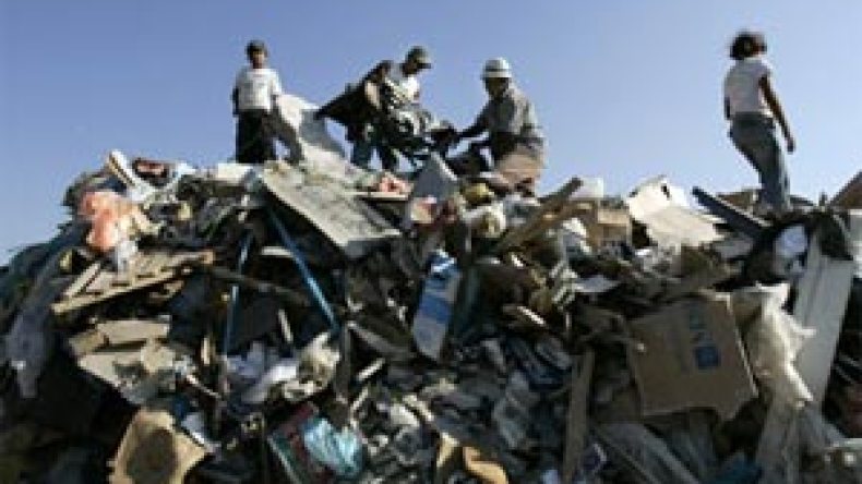 عائلة مصابة بالسل تقتات من مزابل بسكرة