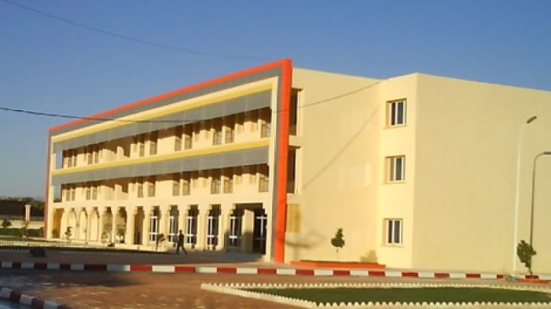 تهمي ينبهر بالمركز الجهوري للرياضات الاولمبية في بسكرة