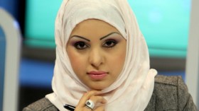 حجاب المذيعة أصبح عائقا لها والمتبرجة أوفر حظا منها