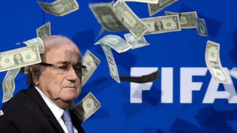 بلاتر مُتّهم بتحويل 80 مليون دولار لحسابه الشخصي