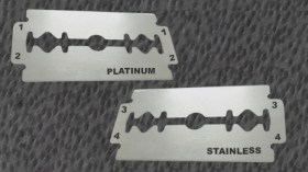 جزائري يبلع شفرات حلاقة كي لا يطرد من فرنسا