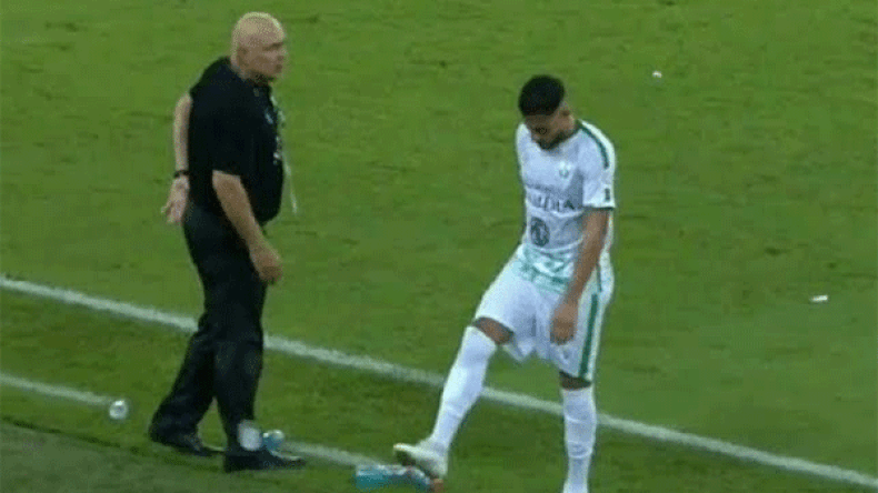 والد بلايلي ينهي أزمة ابنه في الأهلي السعودي