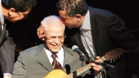 أسرار مهرّبة من حقيبة فنان الأجيال الراحل بلاوي الهواري!!