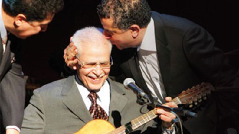 أسرار مهرّبة من حقيبة فنان الأجيال الراحل بلاوي الهواري!!