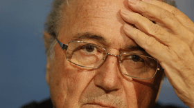 بلاتر: أنا مصدوم من القضاء الأمريكي.. وهناك رائحة في القضية و”الأمير علي”