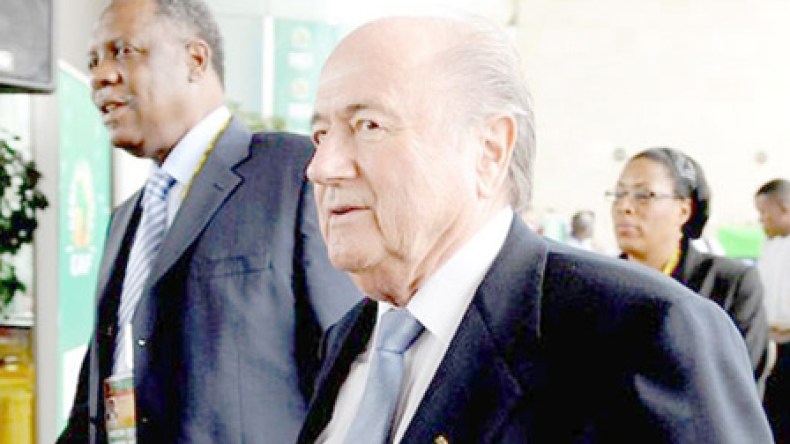 وفد من الفيفا في الجزائر لتحضير زيارة بلاتير