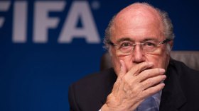 رسالة وراء الإطاحة بالعجوز السويسري بلاتير من على رأس “الفيفا”