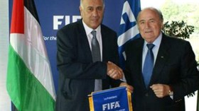 بلاتر يكتفي باستنكار انتهاكات “الكيان الصهيوني” في حق الرياضة الفلسطينية