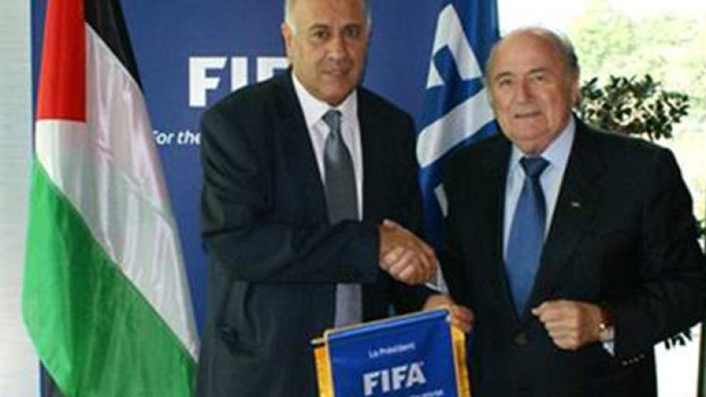 بلاتر يكتفي باستنكار انتهاكات “الكيان الصهيوني” في حق الرياضة الفلسطينية