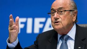 بلاتير يدافع عن نفسه ويطعن في قرار تنحيته من الفيفا