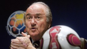 بلاتر يدعو إلى إقامة مونديال قطر 2022 في الشتاء