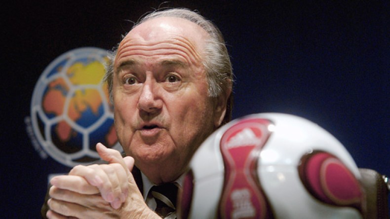 بلاتر يدعو إلى إقامة مونديال قطر 2022 في الشتاء