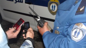 حملة لتفتيش الهواتف النقالة المحمّلة بالأفلام الإباحية والإرهابية