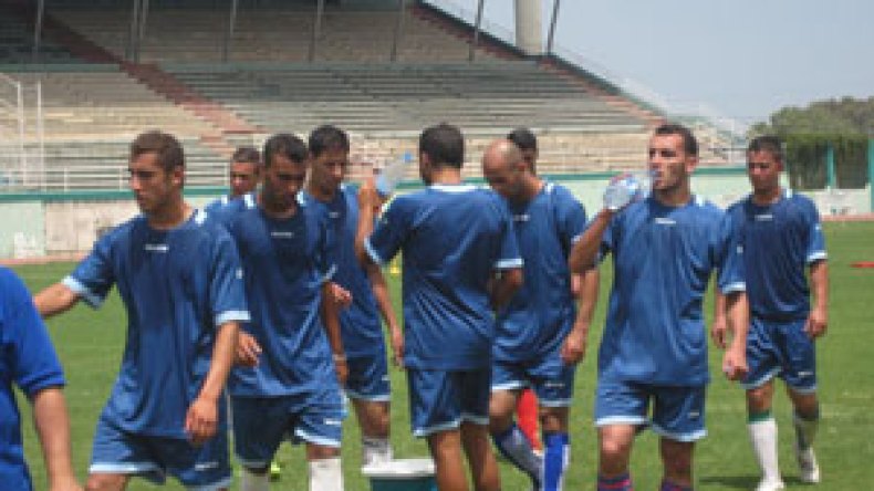 لاعبو  البليدة  يرفضون  مغادرة  الفندق  اليوم