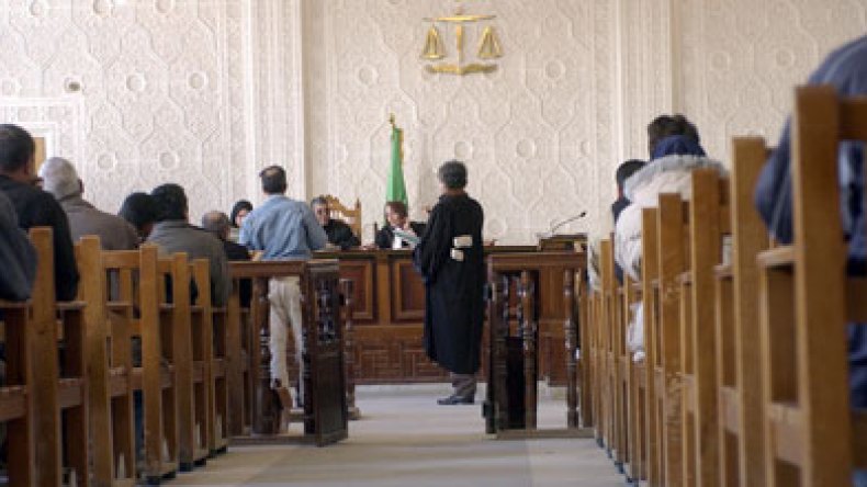 موتى يستفيدون من السكن والعقار ويقبضون منح المجاهدين والمتقاعدين