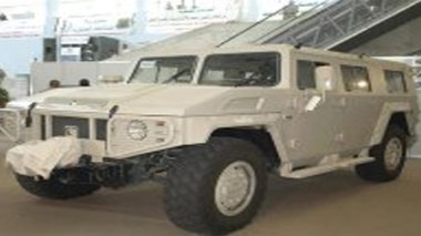 Le véhicule blindé “NIMR” qui sera construit en Algérie présenté au public