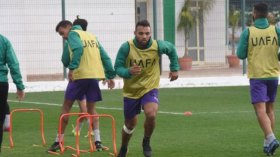 المولودية تتدرب في سيدي موسى